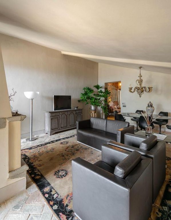 Property photo 2 of 33