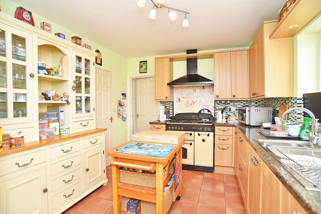 Property photo 3 of 20