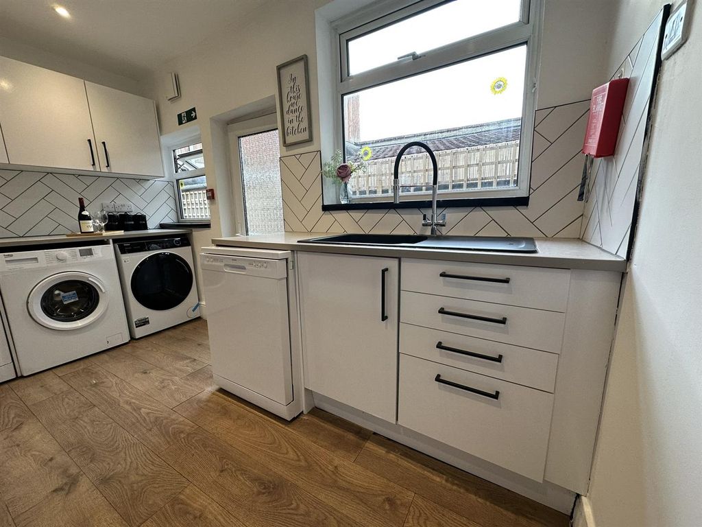 Property photo 3 of 13 Kitchen