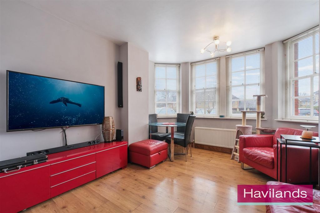 Property photo 3 of 12 Treves Close-2.Jpg