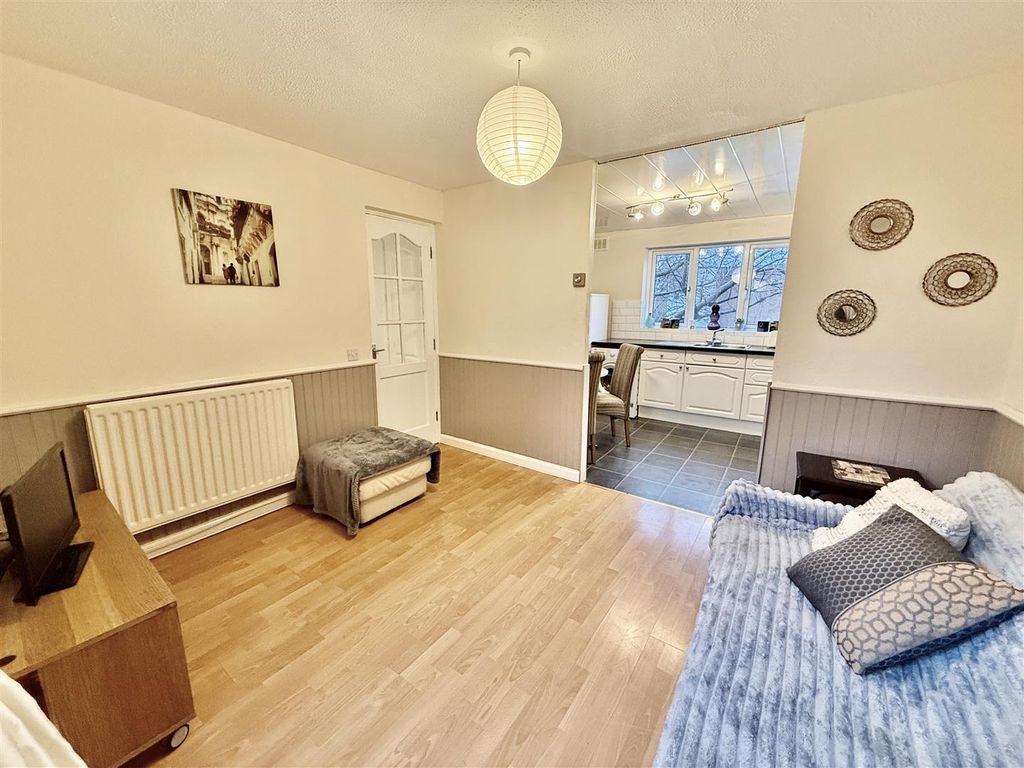 Property photo 2 of 14 Lounge