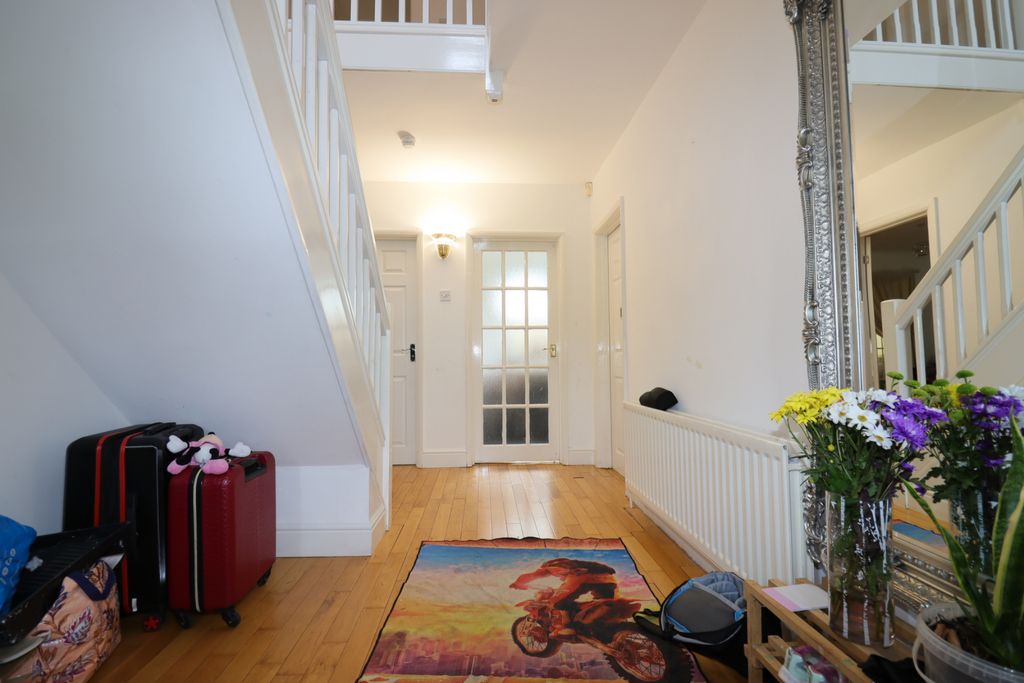 Property photo 2 of 30 Gallery