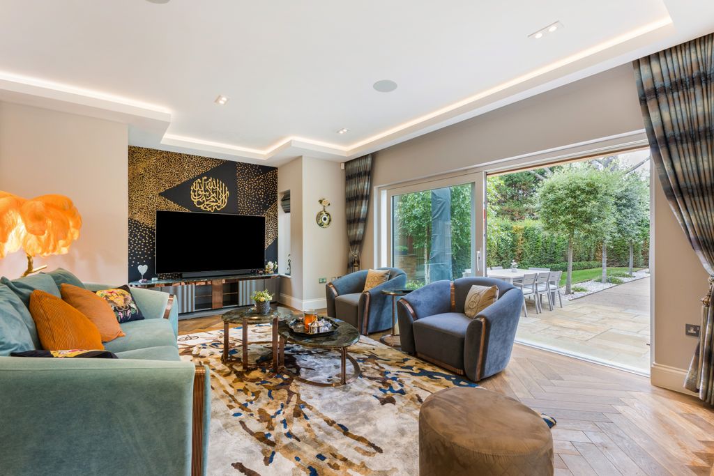 Property photo 2 of 25