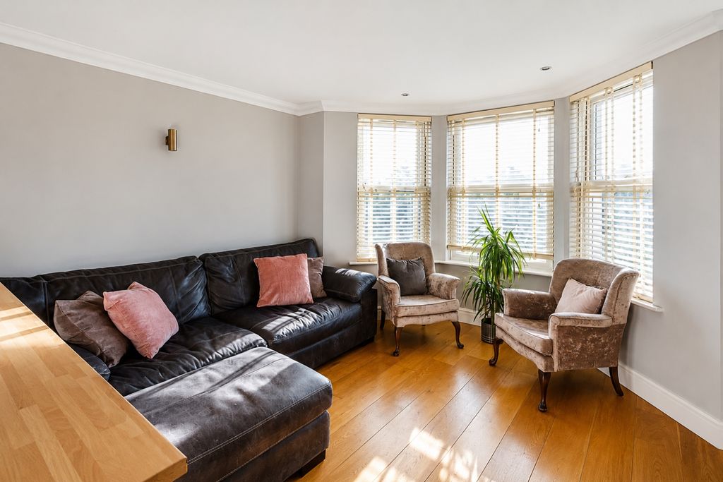 Property photo 3 of 12 d8c12d49-Be27-4c38-8Acb-9E504B620453