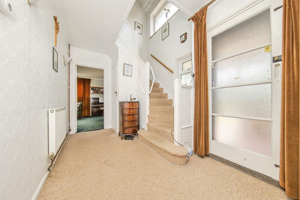 Property photo 2 of 26