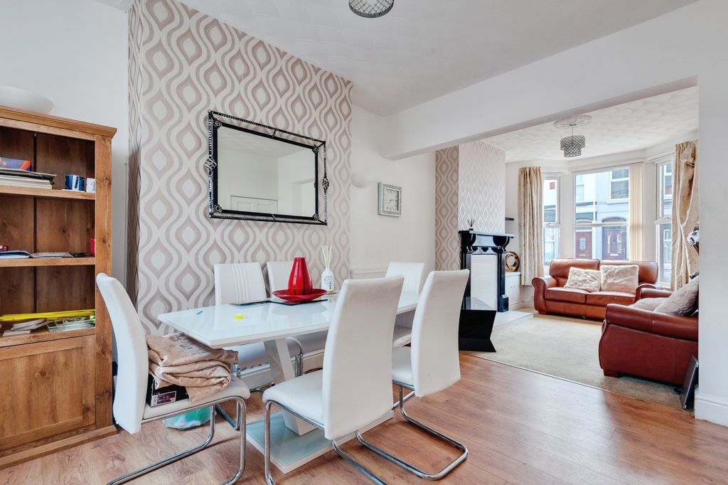 Property photo 2 of 12 Pbox-Img.Jpg