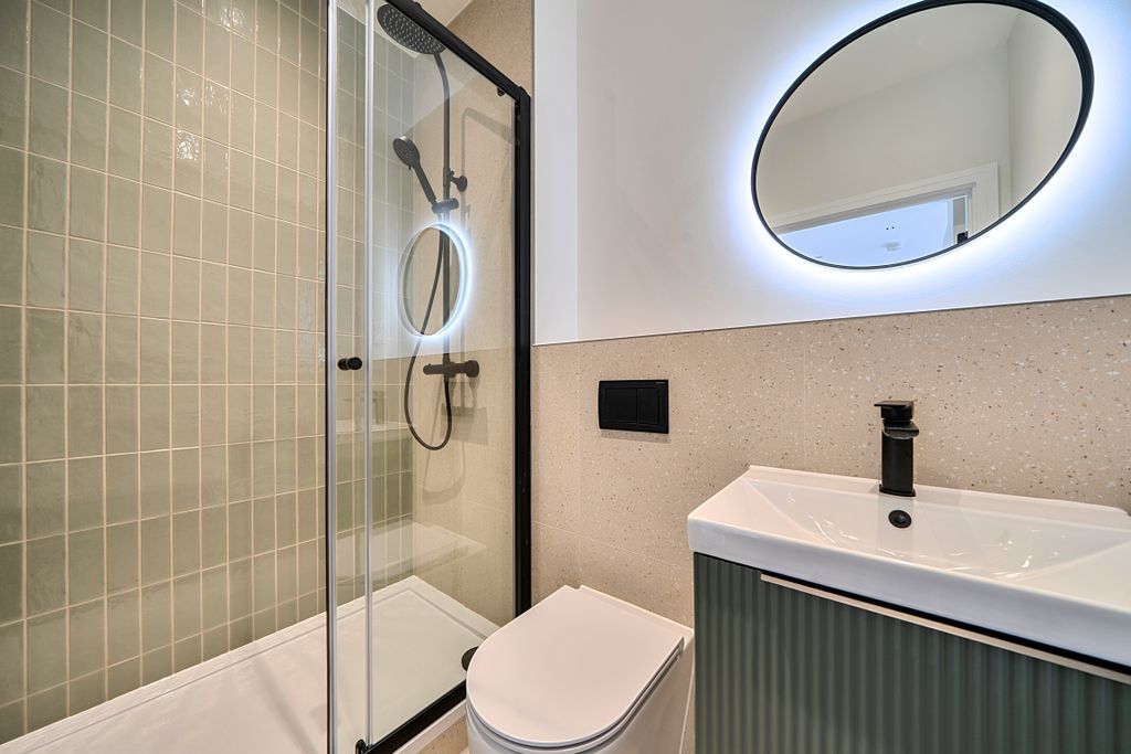 Property photo 3 of 8 Bathroom