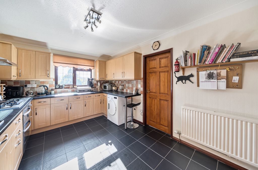 Property photo 3 of 21 1357281-17-68d40B...