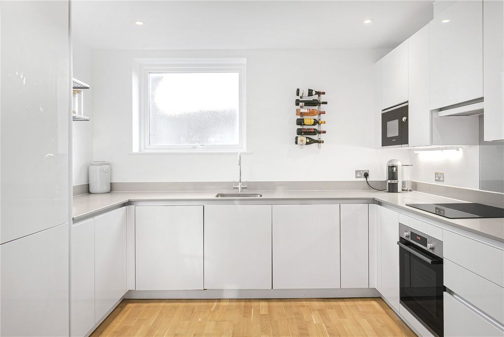 Property photo 2 of 12 Kitchen
