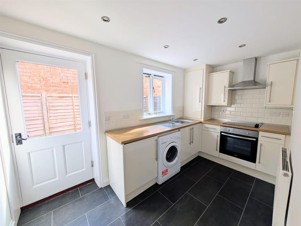 Property photo 2 of 14 Kitchen