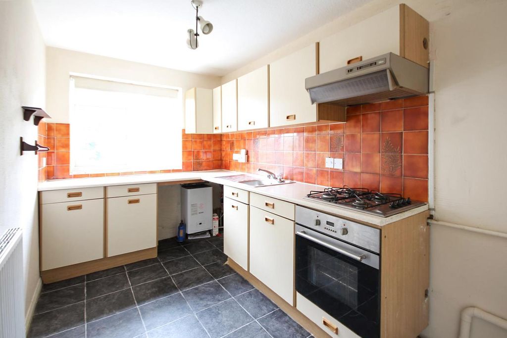 Property photo 3 of 8 Kitchen