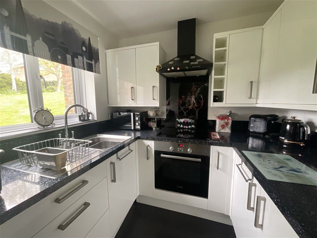 Property photo 2 of 7 Kitchen