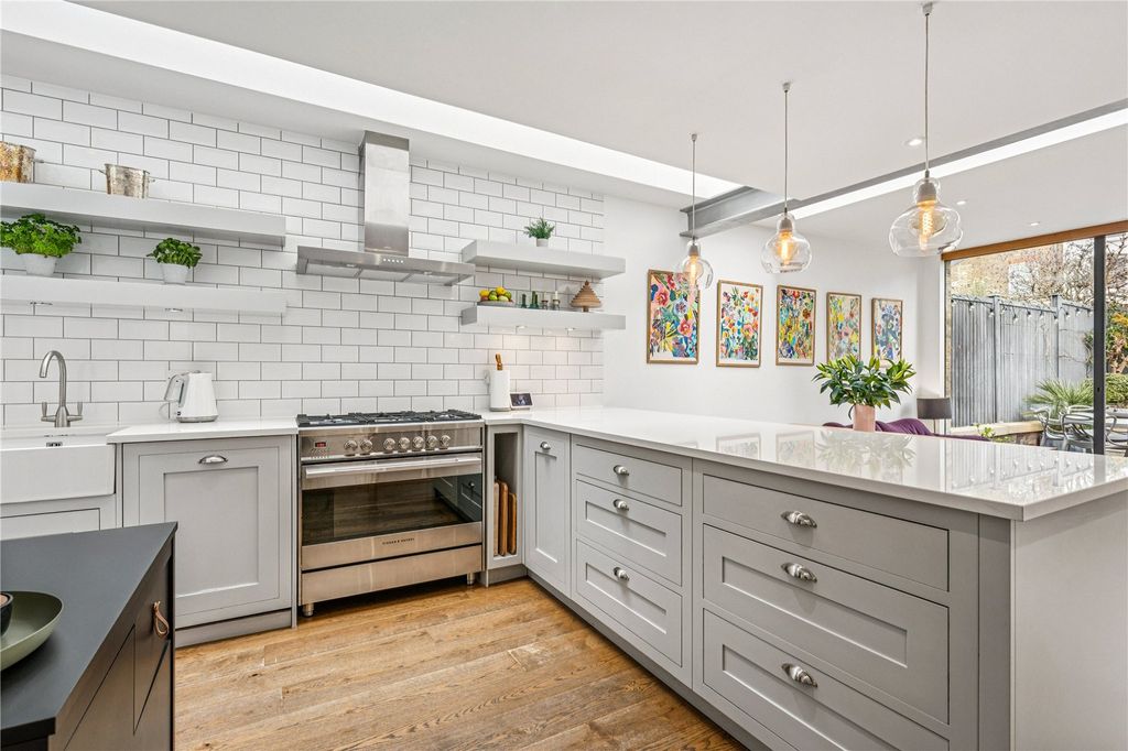 Property photo 3 of 8 Picture No. 10