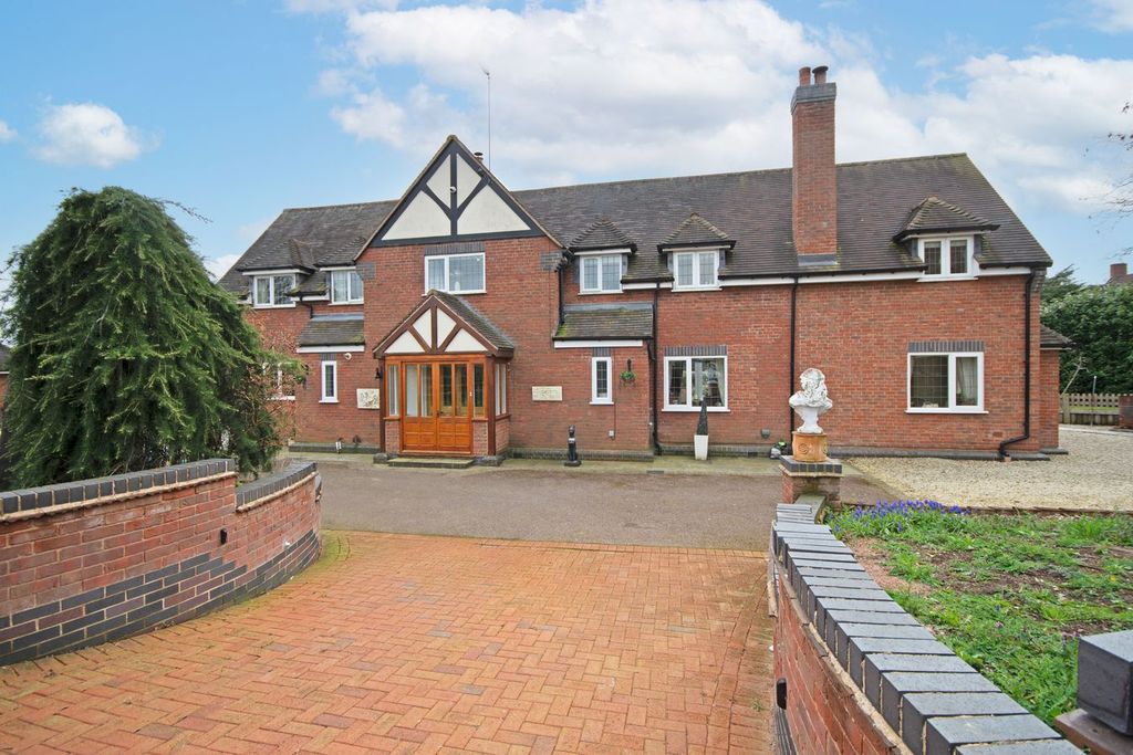 Property photo 1 of 46