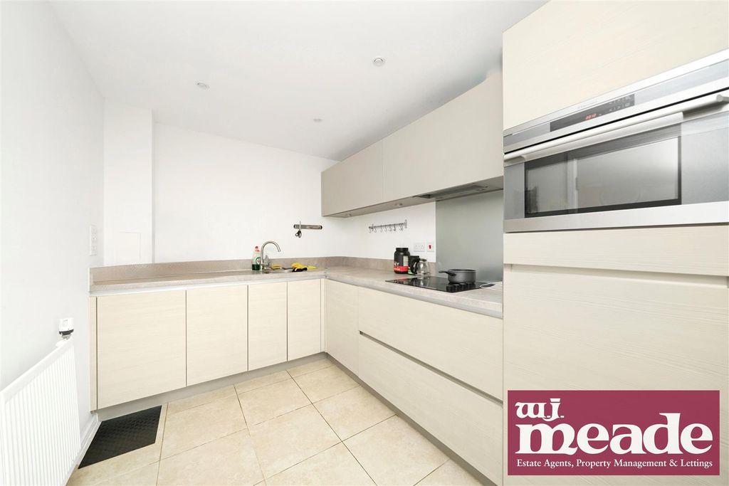 Property photo 2 of 10 Kitchen
