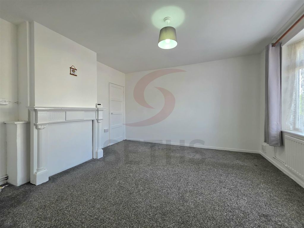Property photo 2 of 13 Lounge