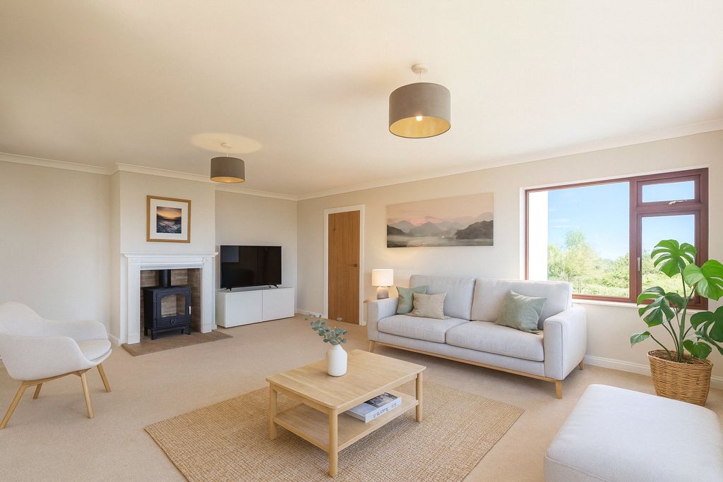 Property photo 2 of 4 Living Room