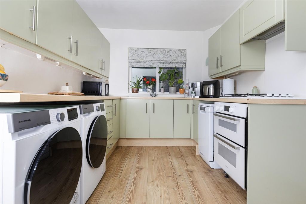 Property photo 2 of 29 Kitchen