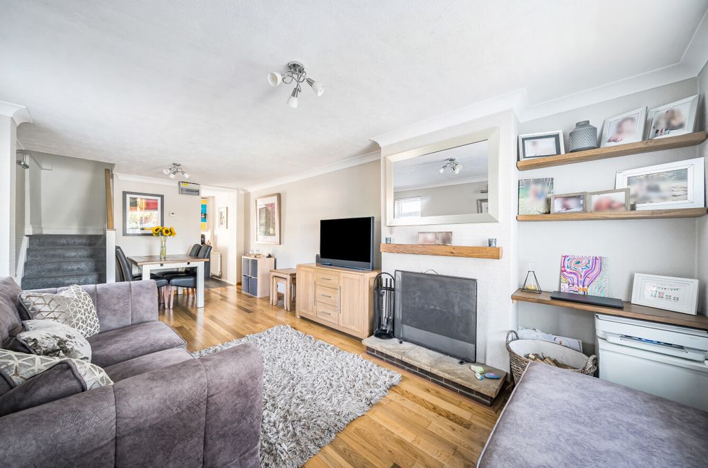 Property photo 3 of 17 1327788-13-687A70...