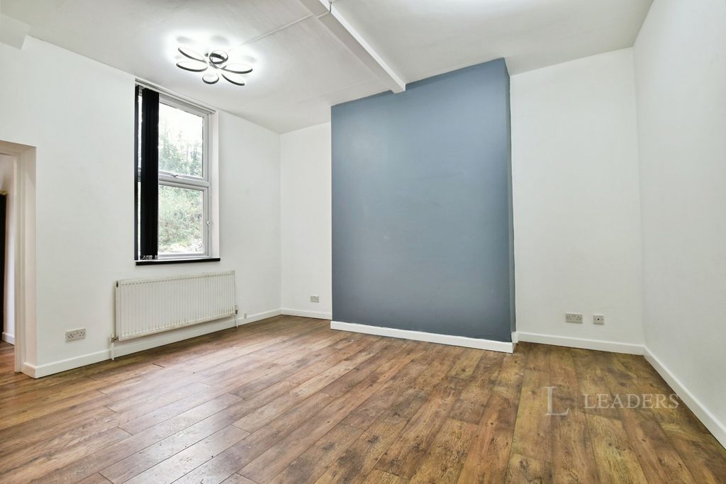 Property photo 3 of 9 Pbox-Img.Jpg