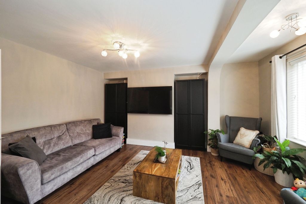 Property photo 2 of 19 Img_2323