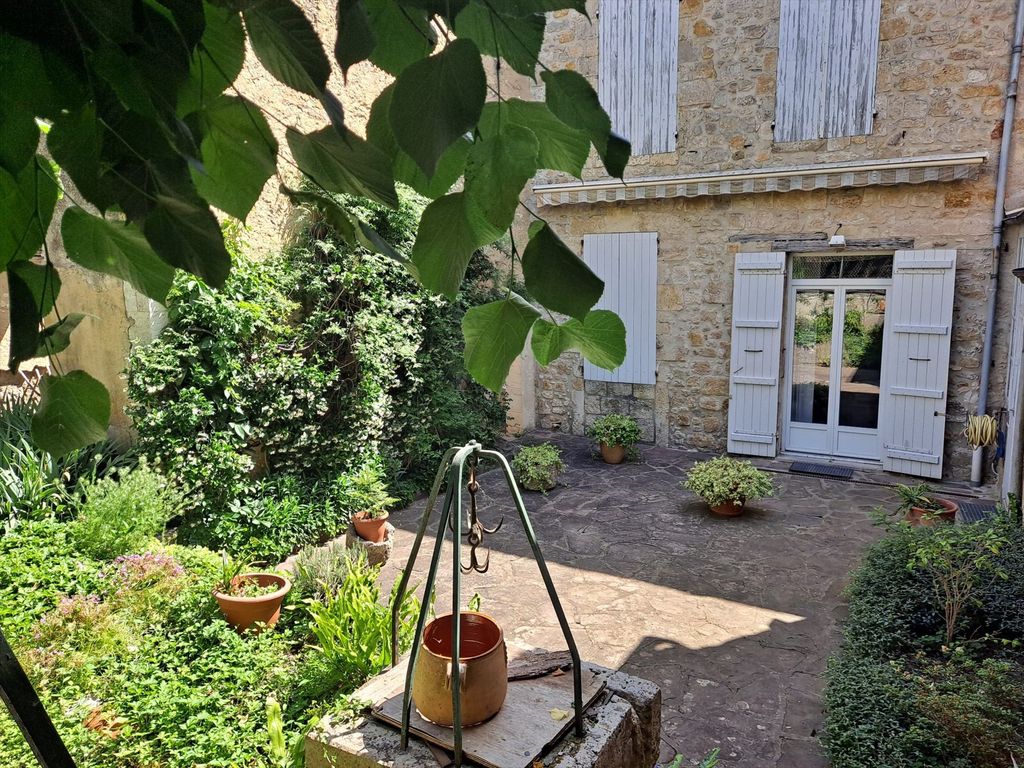 Property photo 1 of 30 Large Stone Townhouse With Garden And Garage In The Heart Of Condom