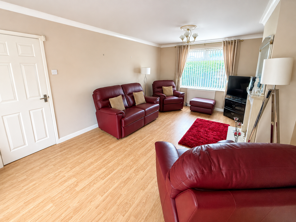 Property photo 3 of 14 Lounge