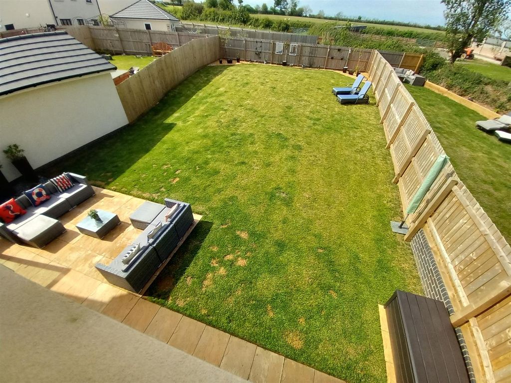 Property photo 3 of 20 14 Cross Park Gdn.Jpg