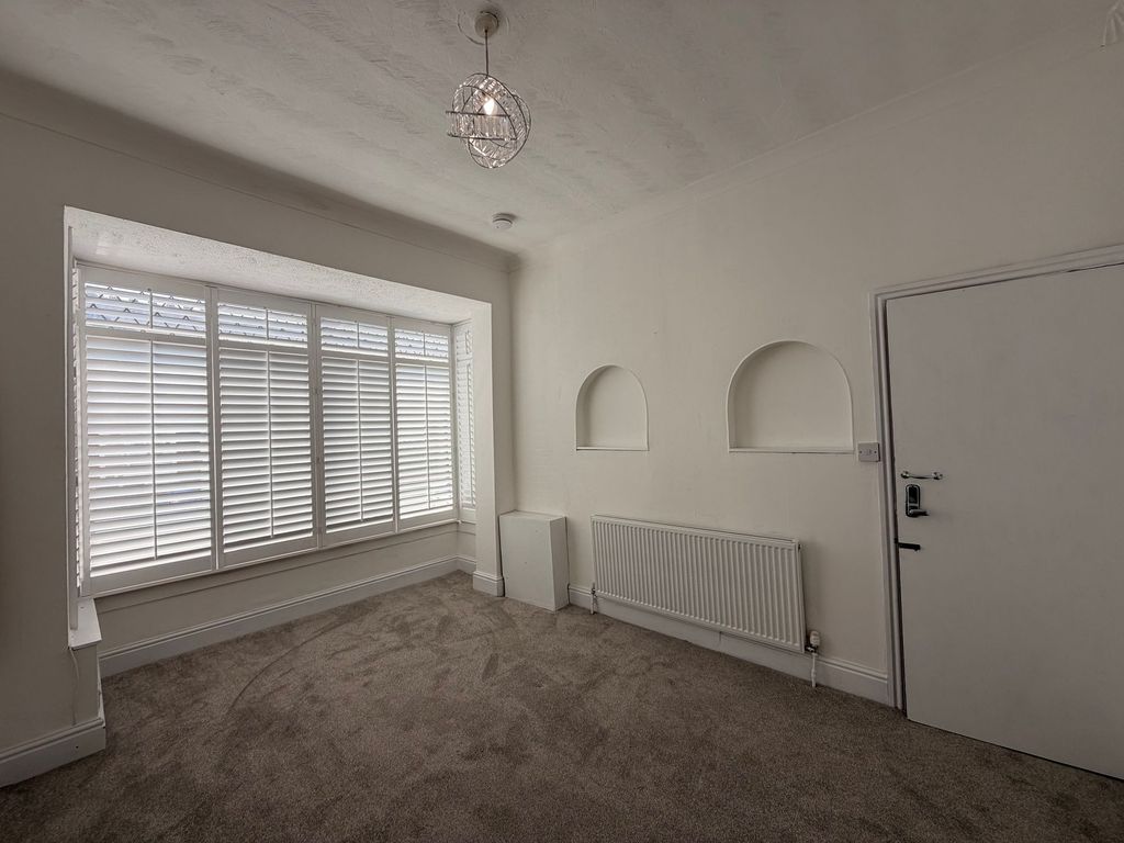 Property photo 3 of 27