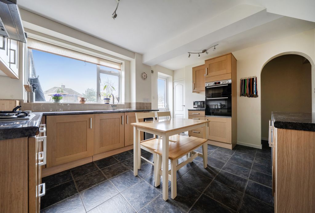 Property photo 3 of 14 1417009-14-699848...