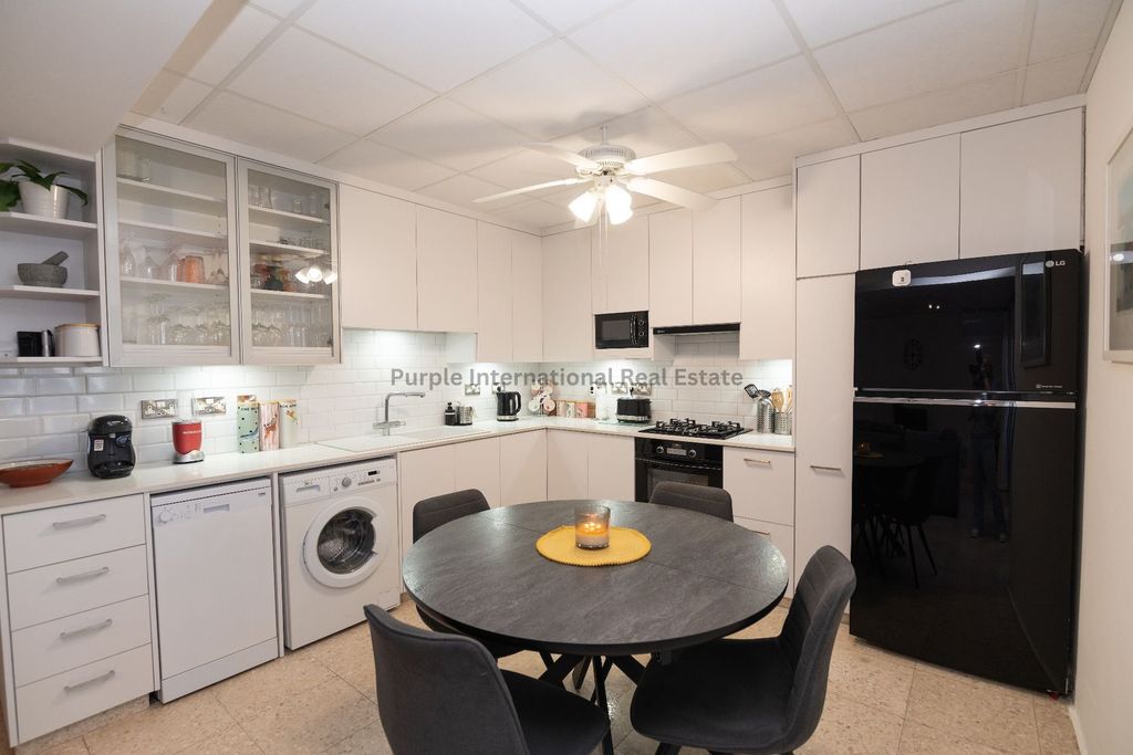 Property photo 2 of 29