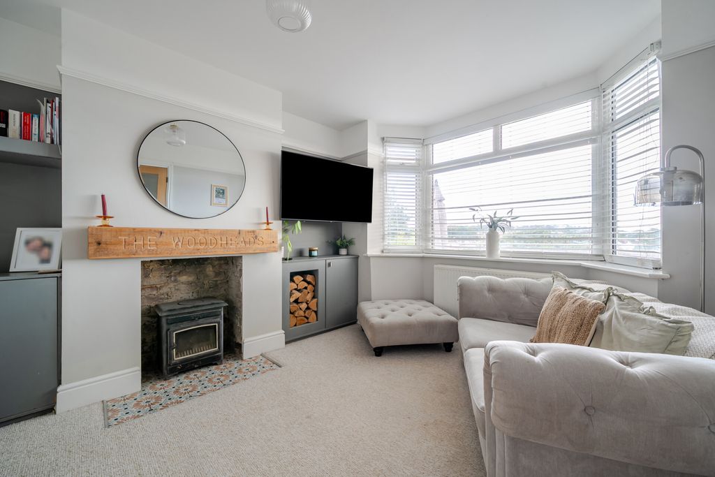 Property photo 3 of 18 4-6A6B5Aa40d6dc-1...