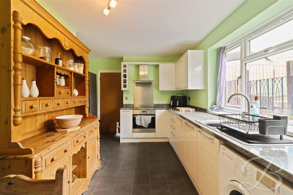 Property photo 2 of 21 Kitchen/Dining Room