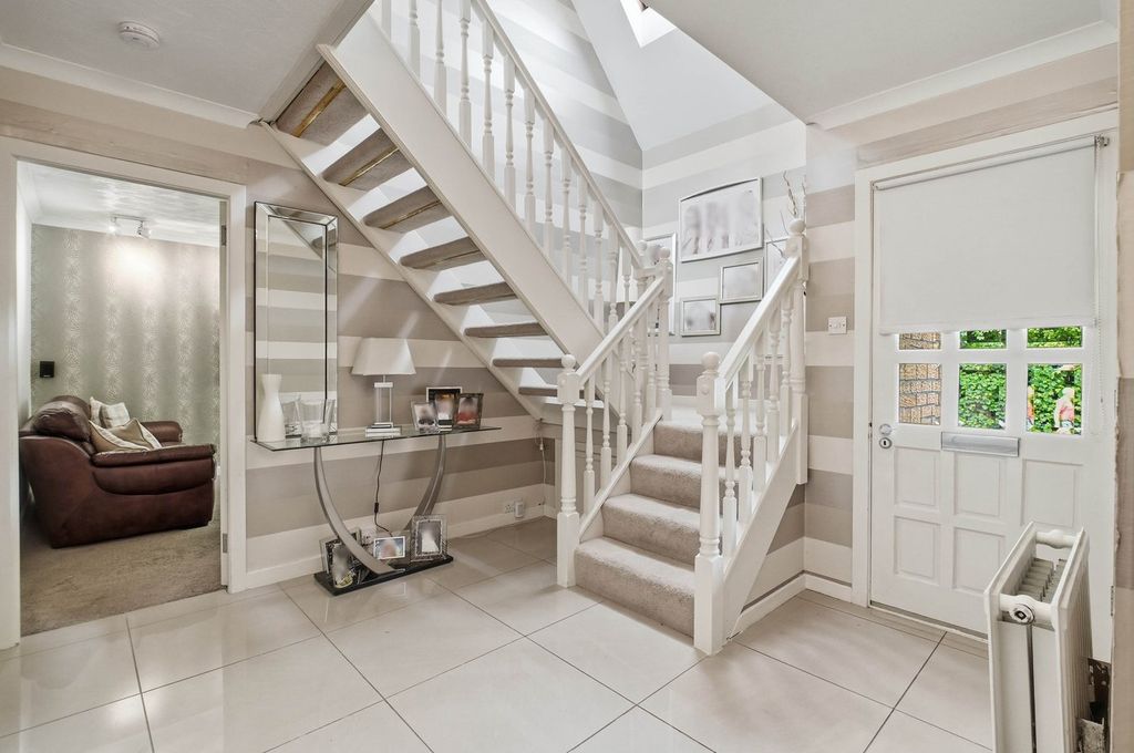 Property photo 2 of 31