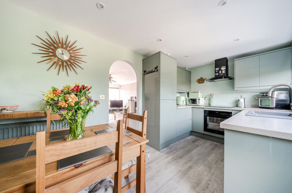 Property photo 2 of 15 1468560-25-6A1816...