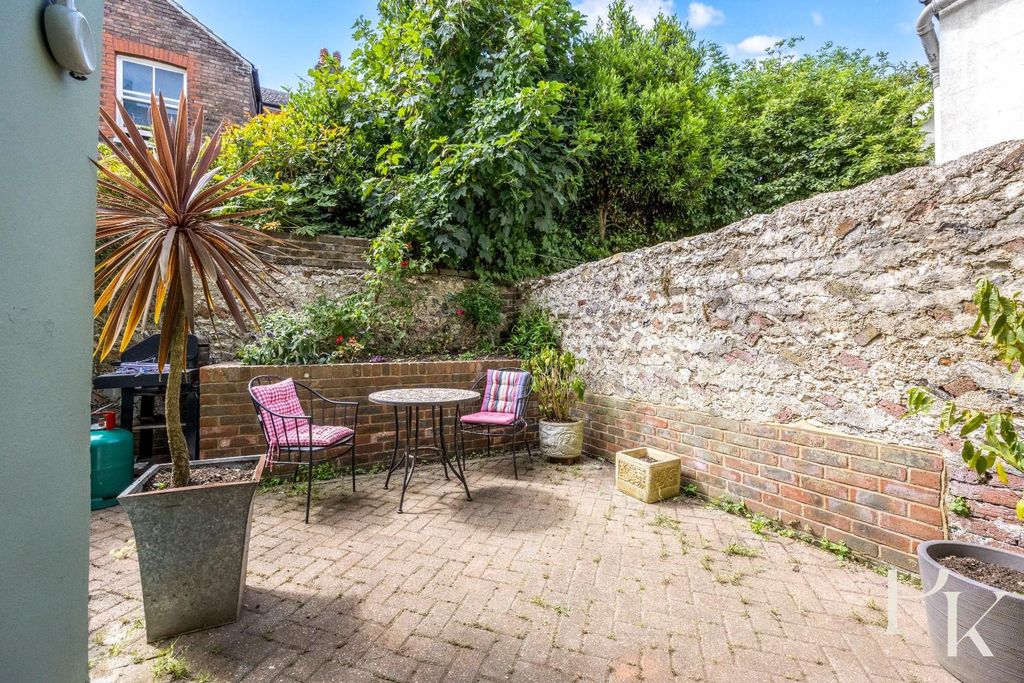 Property photo 1 of 24