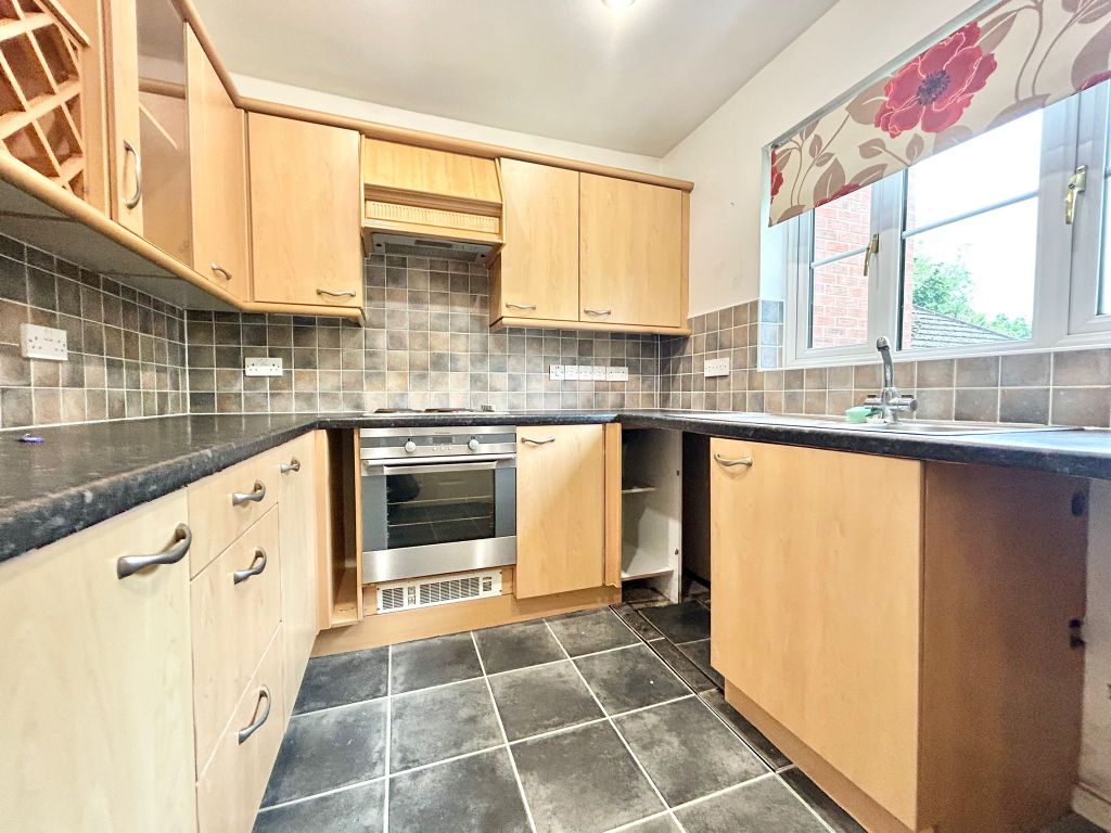 Property photo 3 of 11 Kitchen