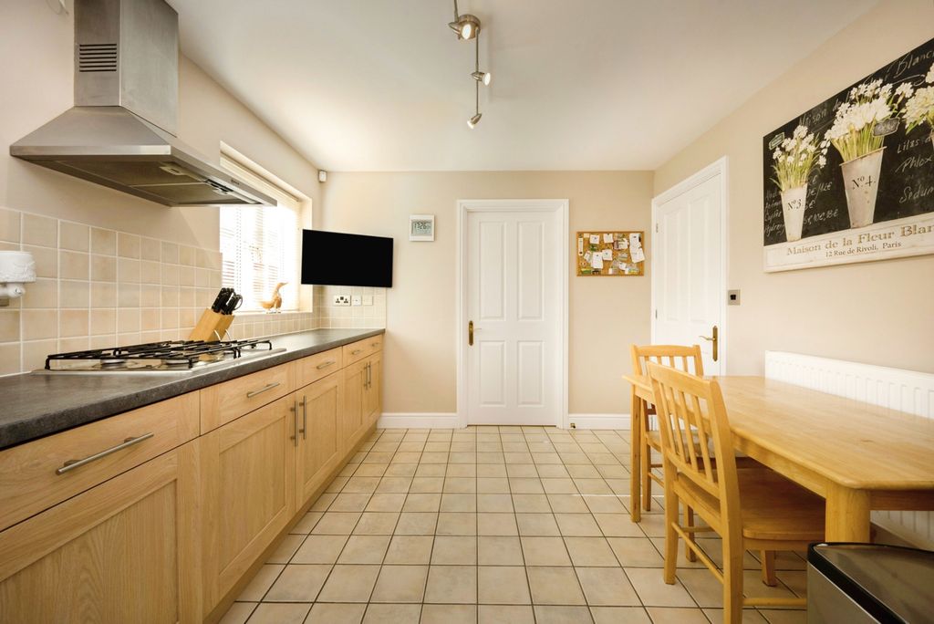 Property photo 3 of 32 Pbox-Img.Jpg