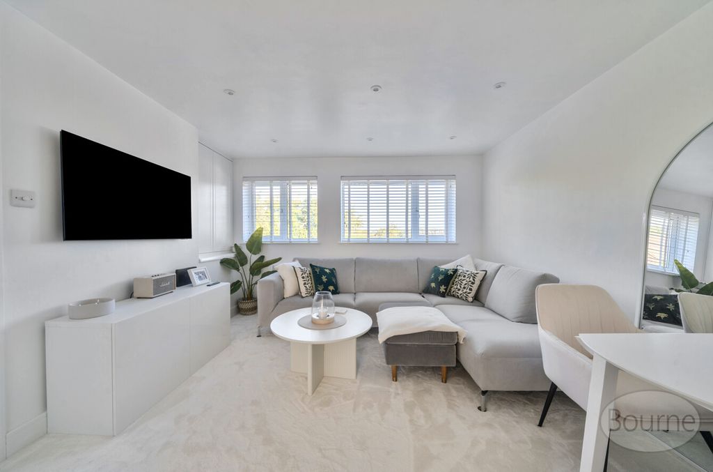 Property photo 3 of 18 74B553d2-9De0-497...