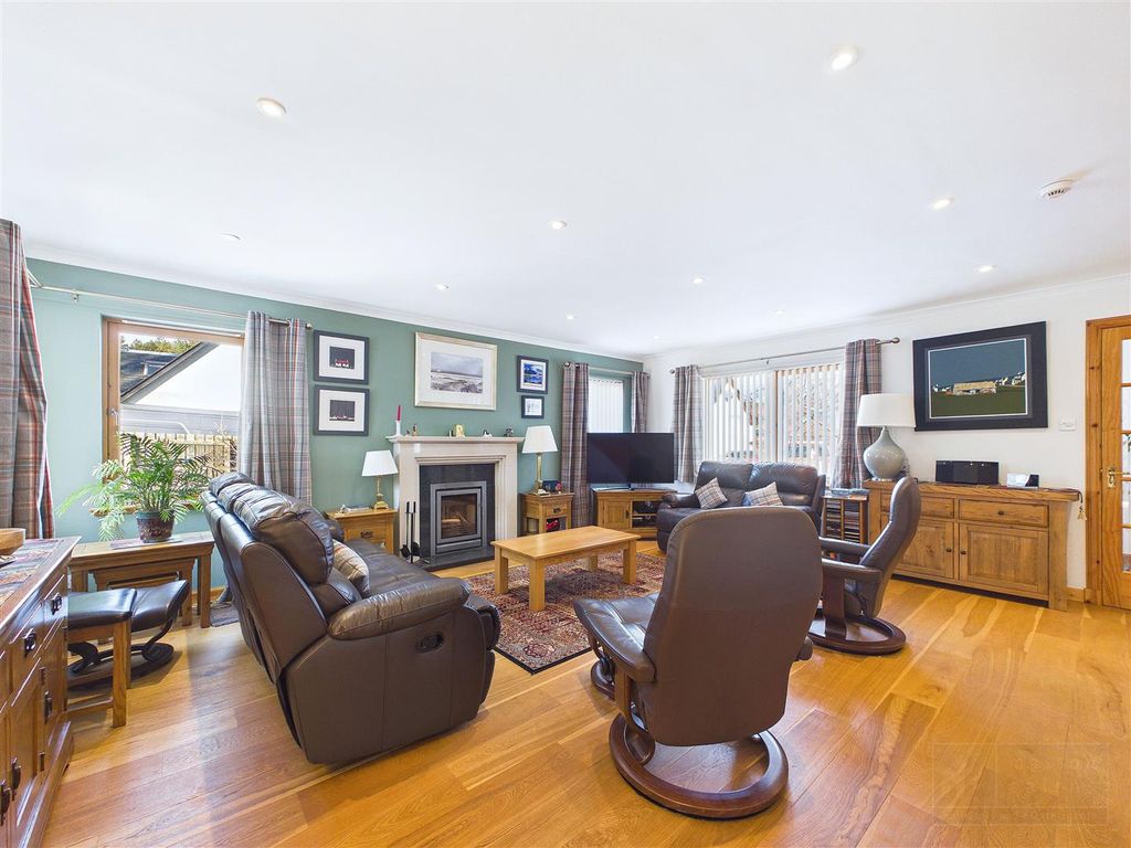 Property photo 2 of 29 Sitting Room