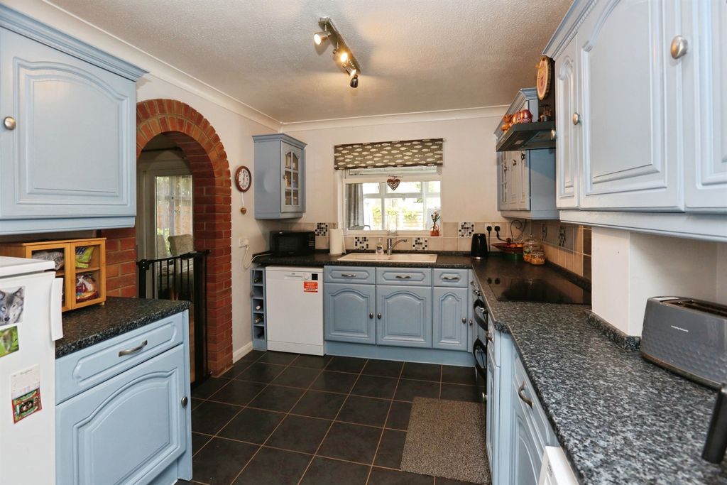 Property photo 2 of 21