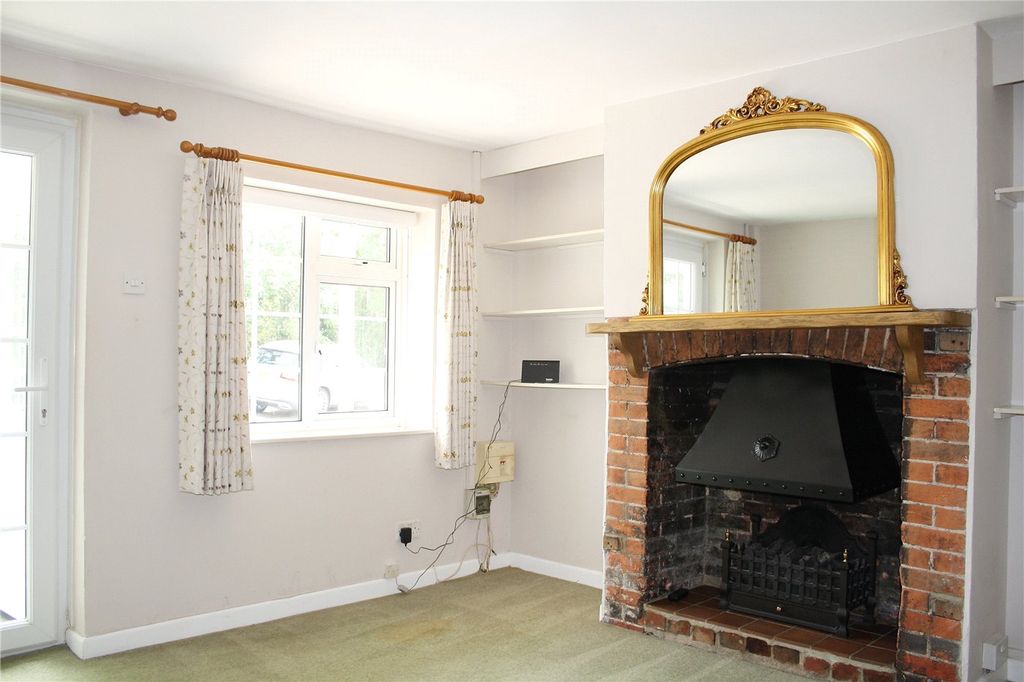 Property photo 2 of 7 Sitting Room