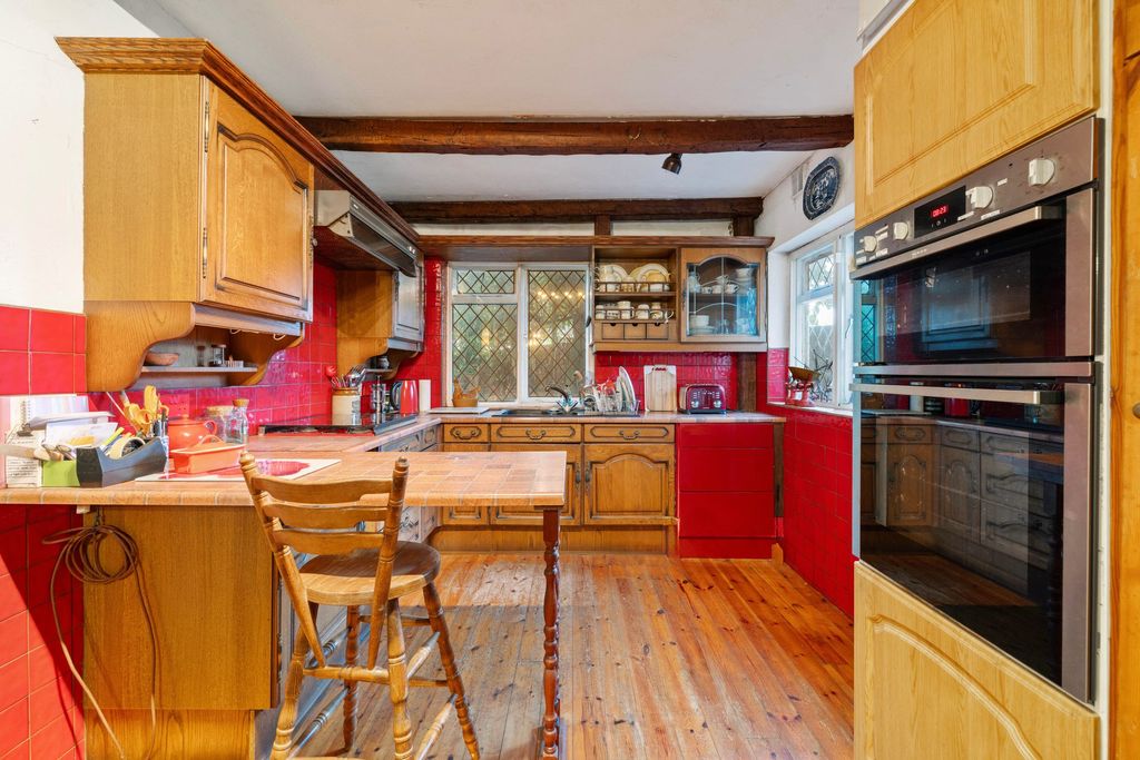 Property photo 3 of 22 Kitchen