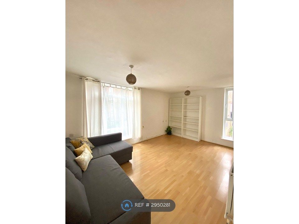 Property photo 3 of 11 Living Room