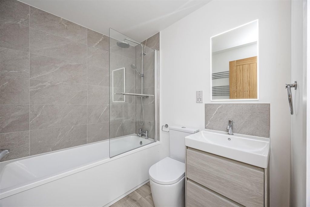 Additional image 17 of 2 bed flat to rentMontague Street, Worthing BN11