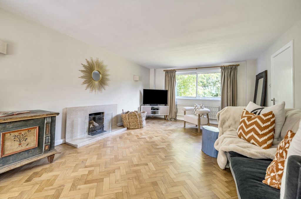 Property photo 2 of 17 1350375-14-68c400...