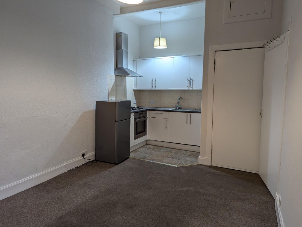 Property photo 3 of 6 Lounge - Kitchen