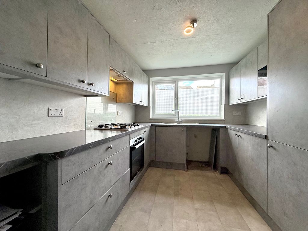 Property photo 2 of 6 Kitchen