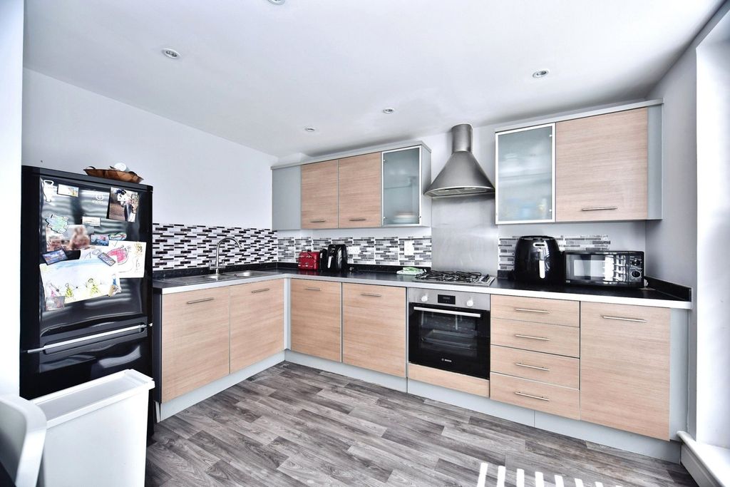 Property photo 3 of 14 Kitchen/Lounge