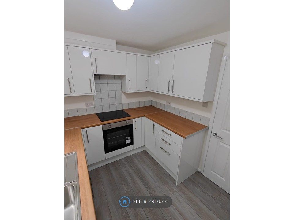 Property photo 2 of 14 Kitchen